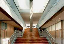 �d�����������w�Z�@�Z�ɊK�i�ʐ^